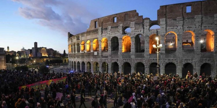 Manifestazione 25 novembre al Colosseo