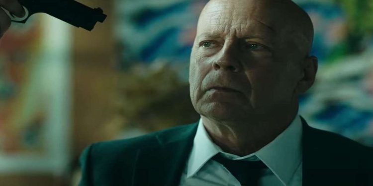 Bruce Willis in una scena del film su Italia 1 (Foto Web)