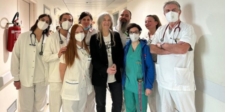 Patti Smith dimessa dall'Ospedale Maggiore di Bologna