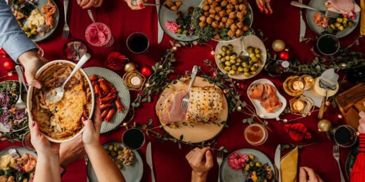 Ricette pranzo Natale, tavola imbandita