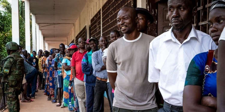 Al voto a Bangui, Centrafrica, durante le presidenziali del 2020 (LaPresse)