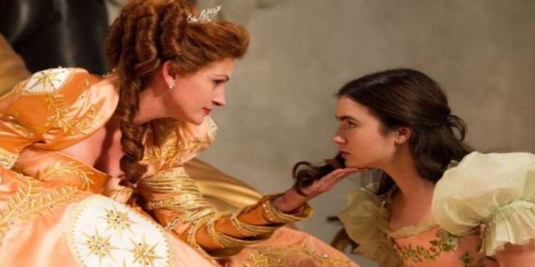 Julia Roberts e Lily Collins in una scena del film in seconda serata su Rai 1 (Foto Web)