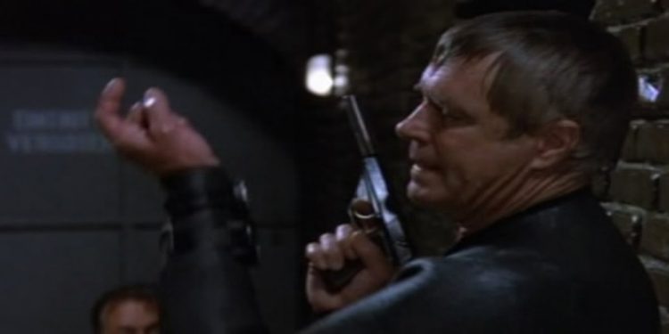 George Peppard in una scena del film su Rete 4 (Foto Web)