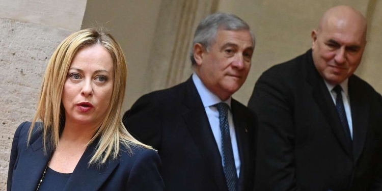 Giorgia Meloni, Antonio Tajani e Guido Crosetto (Ansa)