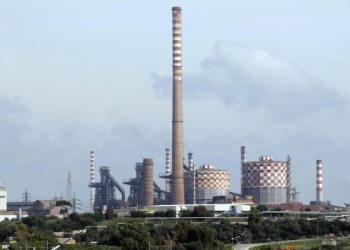 Lo stabilimento ex Ilva di Taranto (Ansa)