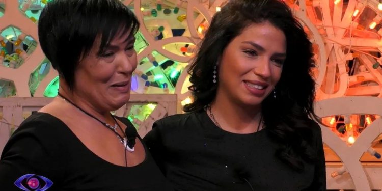 Monia La Ferrera, l'incontro con la mamma al Grande Fratello 2023 (Foto: Screenshot)