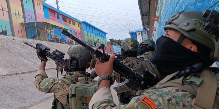 L'Esercito dell'Ecuador impegnato nel carcere di Guayaquil (Ansa)