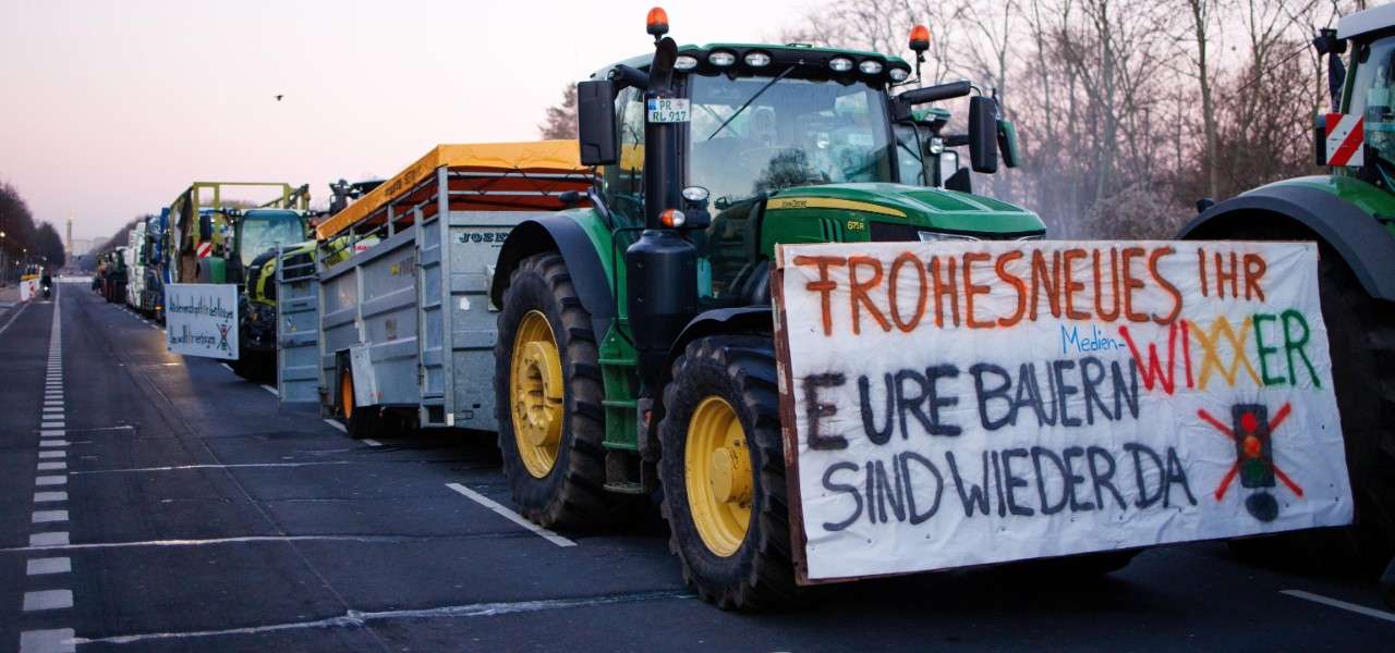 Le proteste degli agricoltori tedeschi (Ansa)