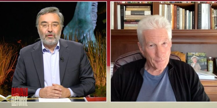 Richard Gere in collegamento con Marco Damilano a "Il cavallo e la torre" (2024)