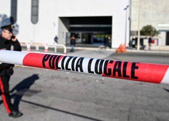 Carabinieri sul luogo dell'omicidio del 14enne nel parcheggio della fermata della metro C Pantano a Monte Compatri (Foto: Ansa, 2024)