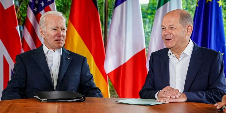 Olaf Scholz e Joe Biden (Ansa)