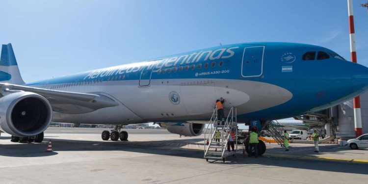 Un Airbus A330 di Aerolineas Argentinas (Ansa)