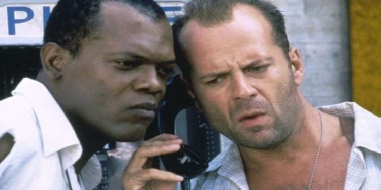 Samuel L. Jackson e Bruce Willis in una scena del film su Italia 1 (Foto Web)