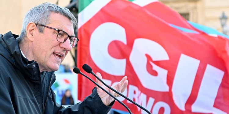 Maurizio Landini, Segretario generale della Cgil (Ansa)