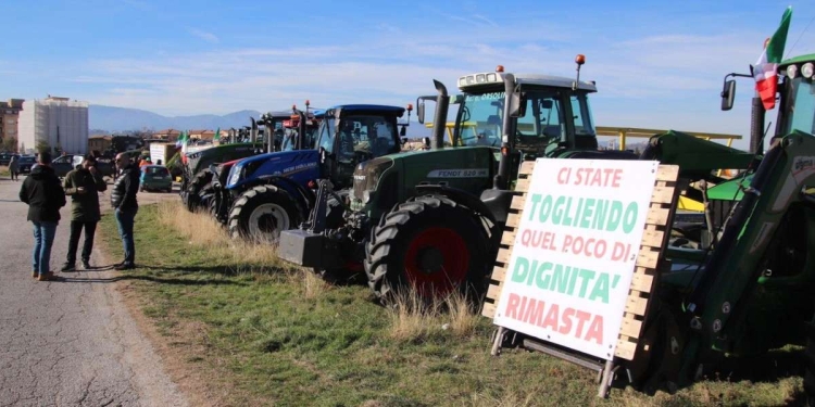 Una manifestazione di agricoltori in Umbria (Ansa)