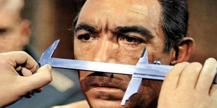 Anthony Quinn in una scena del film su Rete 4 (Foto Web)