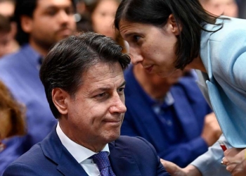 Giuseppe Conte, presidente del M5s, ed Elly Schlein, segretaria del Pd (Ansa)