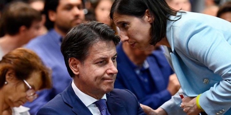 Giuseppe Conte, presidente del M5s, ed Elly Schlein, segretaria del Pd (Ansa)