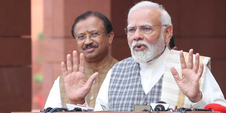 Il primo ministro indiano Narendra Modi parla con i media (Foto: Ansa, 2023)