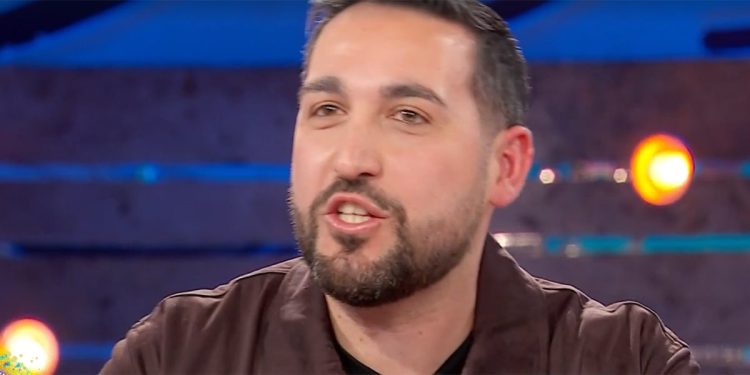 Eduardo Acciarino dei Gemelli di Guidonia a Da noi a ruota libera puntata 28 gennaio 2024 (foto screenshot tv)