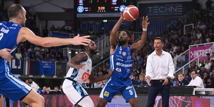 Diretta Brescia Pistoia, gara-2 1° turno playoff (da facebook.com/pallacanestrobrescia)