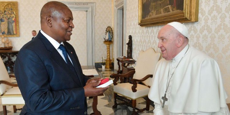 Faustin Archange Touadera, Presidente della Repubblica Centrafricana, con Papa Francesco (Foto: Ansa, 2024)