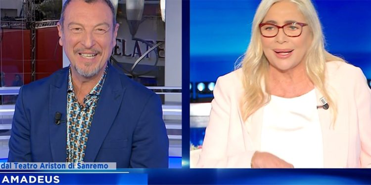 Amadeus e Mara Venier a Domenica In 4 febbraio 2024 (foto screenshot tv)