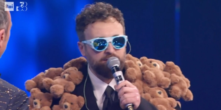 Dargen D'Amico nella prima serata del Festival di Sanremo 2024