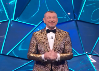 Amadeus a Sanremo 2024 (screen da TV)