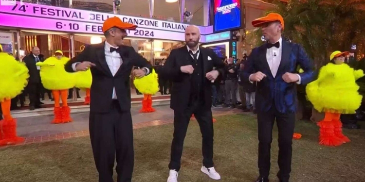 Il balletto di John Travolta a Sanremo 2024