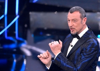 Amadeus sul palco di Sanremo 2024 (Ansa)