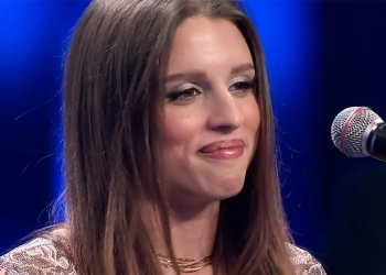 Angelina Mango a Sanremo 2024 screenshot tv