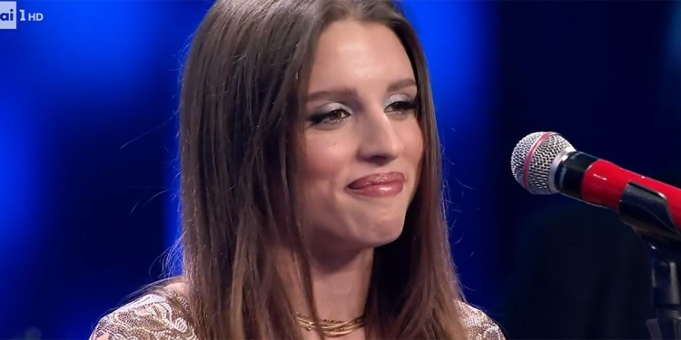 Angelina Mango a Sanremo 2024 screenshot tv