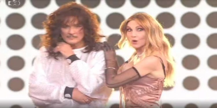 Fiorello e Lorella Cuccarini a Sanremo 2024 (screen da TV)