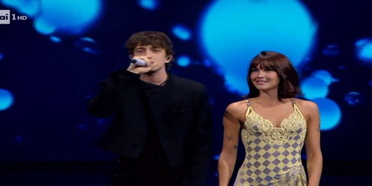 Sangiovanni e Aitana nella serata delle cover (Screenshot)