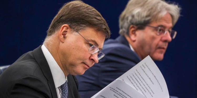 Valdis Dombrovskis e Paolo Gentiloni (Ansa)