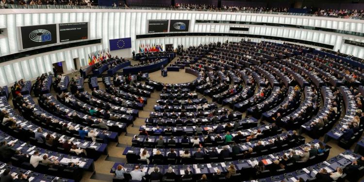 L'aula del Parlamento europeo di Strasburgo (Ansa)