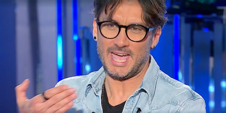 Fabrizio Moro a Domenica In 2024 screenshot tv