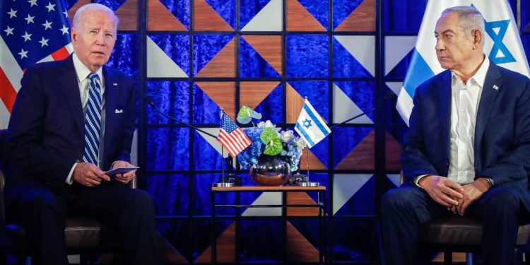 Joe Biden e Benjamin Netanyahu a Tel Aviv (Foto: 2023, EPA/MIRIAM ALSTER / POOL)