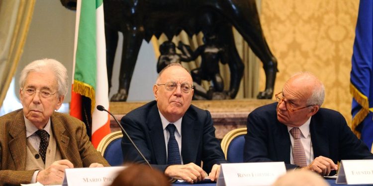 Da sinistra: Mario Pirani, Rino Formica e Fausto Bertinotti alla commemorazione di Pietro Nenni (Foto: 2010 ANSA / GIUSEPPE GIGLIA / CRI)