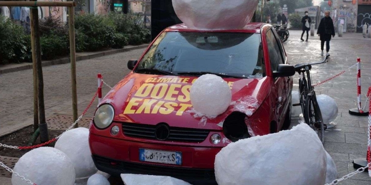 auto distrutta dalla grandine a Milano