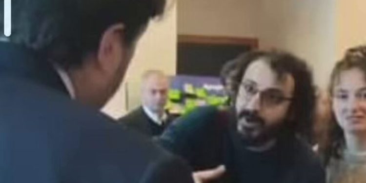 Tomaso Montanari contestato a Siena (screen X)