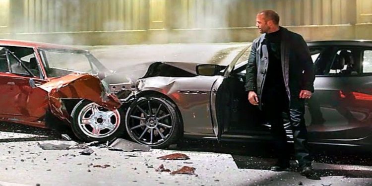 Jason Statham in una scena del film in prima serata su Italia 1 (Foto Web)