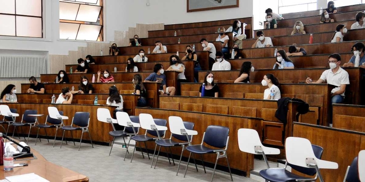 Università La Sapienza. Inizio dei test di ammissione alla facoltà di Medicina (Foto: 2022,
ANSA/FABIO CIMAGLIA)