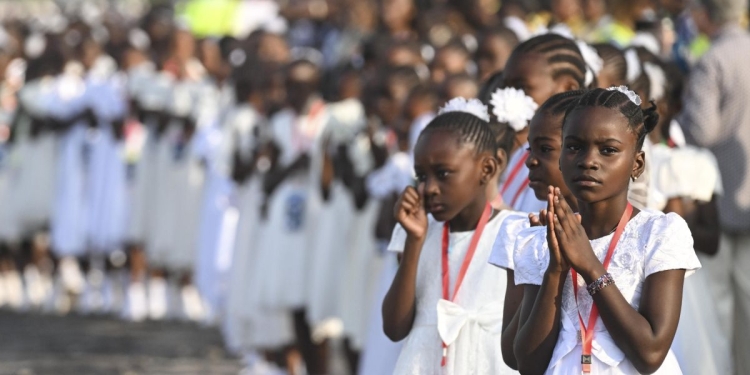 Durante la messa del Papa all'aeroporto Ndolodi Kinshasa, Congo, 1 febbraio 2023 (Ansa)