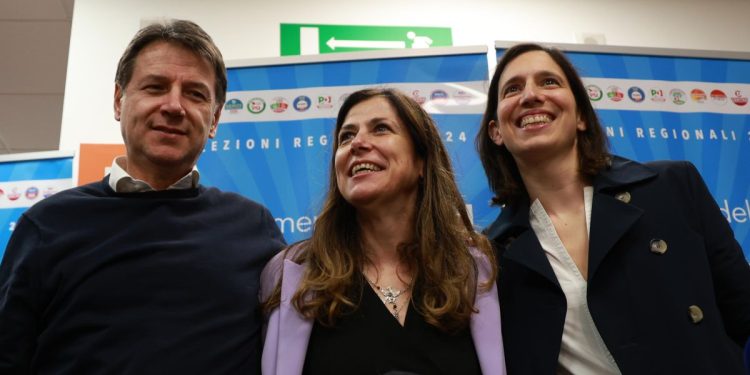 Da sin.: Giuseppe Conte (M5s), Alessandra Todde (M5s) Elly Schlein (Pd) (Ansa)