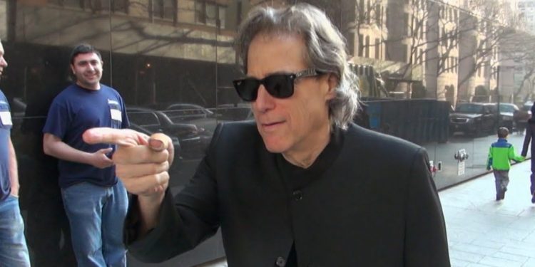 Richard Lewis, screen da Youtube