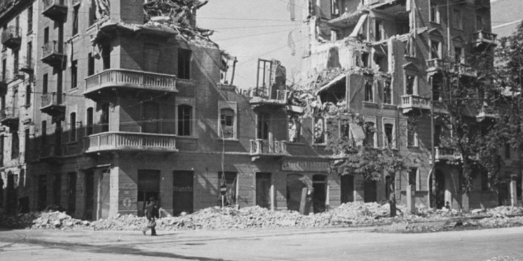 L'Italia sotto le bombe alleate: nel 1944 a Torino (foto dal web)