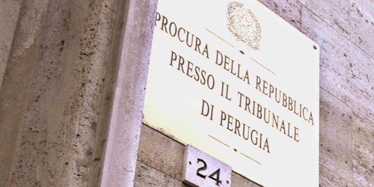 La targa della Procura della Repubblica presso il tribunale di Perugia in una foto d'archivio. (Foto 2010, Ansa: PIETRO CROCCHIONI/GID)