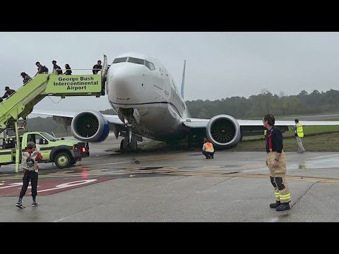 Atterraggio di fortuna a Houston per un Boeing 737